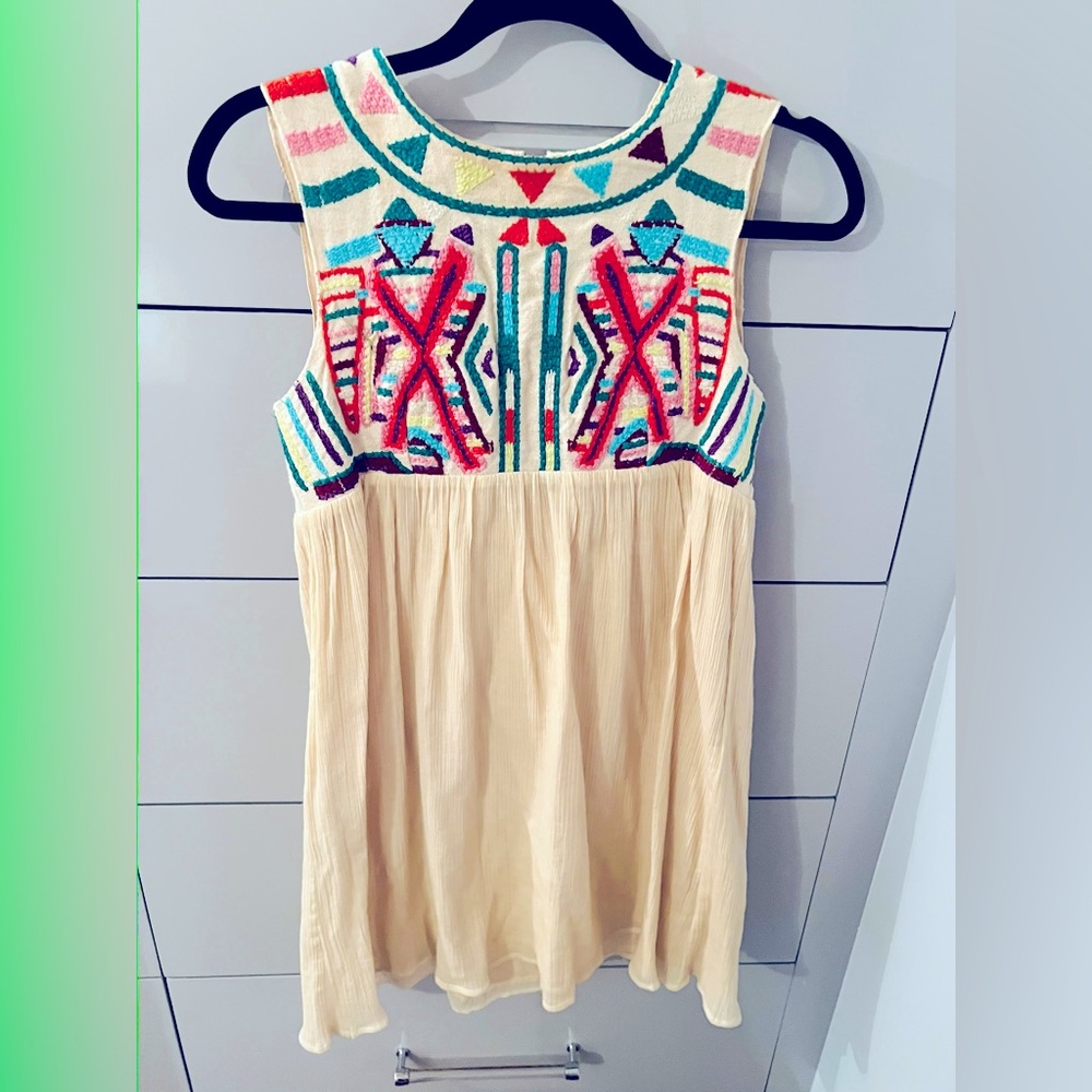 SHORT LINEN & EMBROIDERED SLEEVELESS DRESS